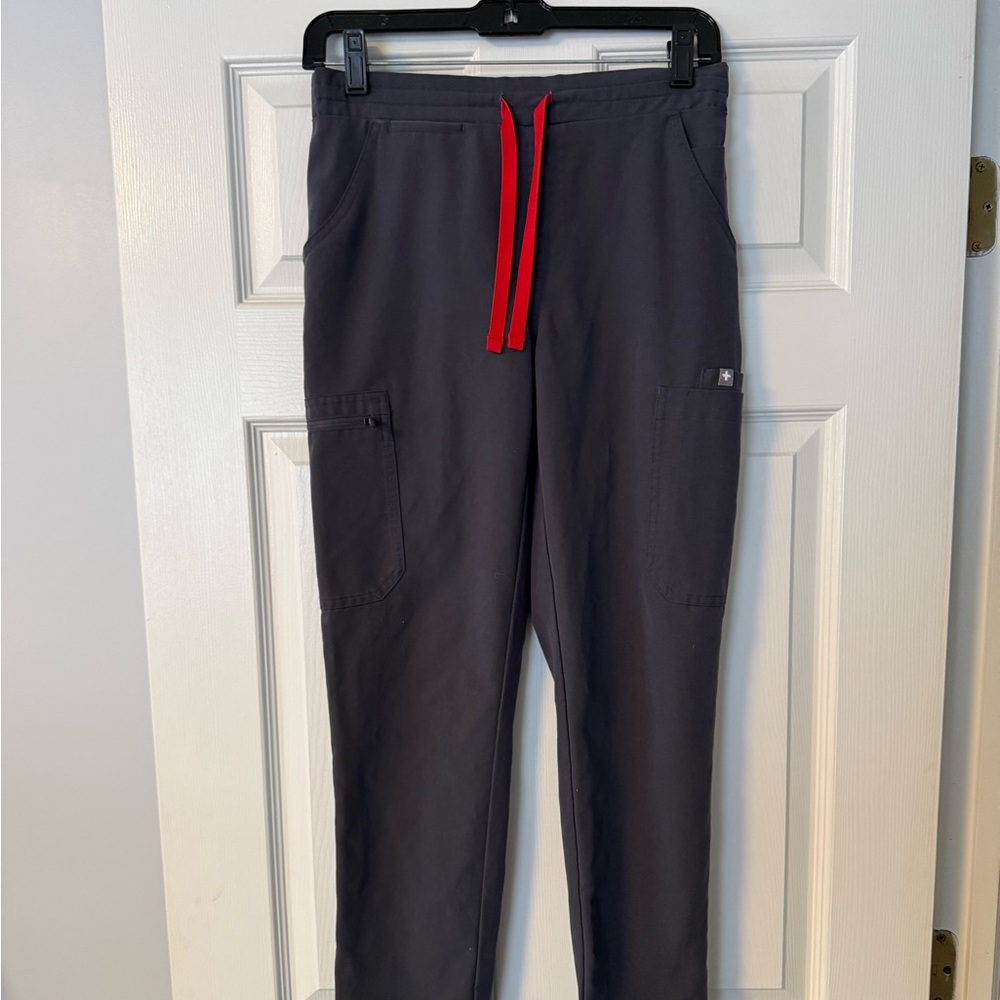 Figs women’s yola Charcoal scrub pants